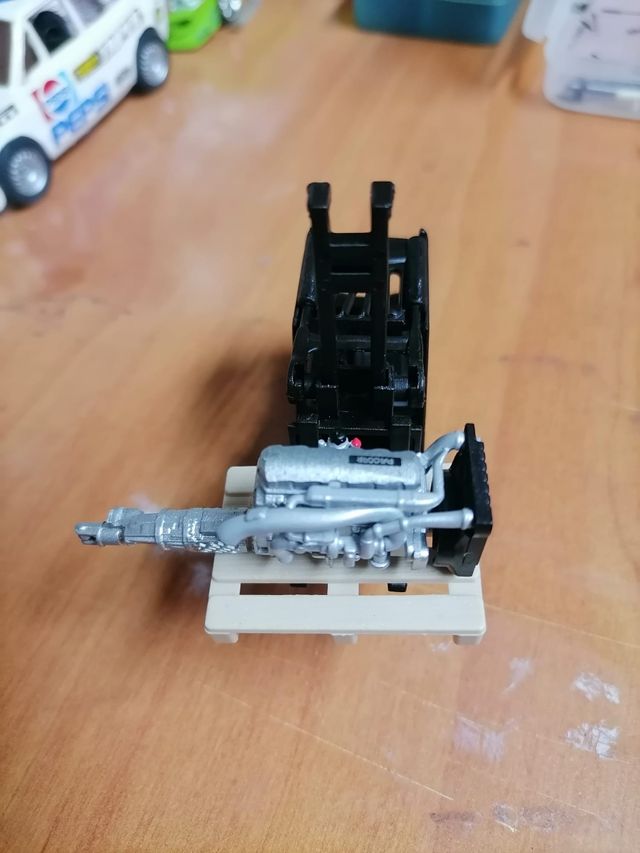 torillo miniatura escala 1/64 palet incluido 