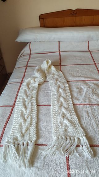 Bufanda de LANA blanca, poco usada . UNISEX