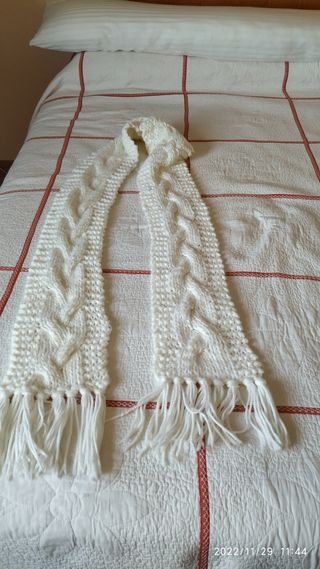 Bufanda de LANA blanca, poco usada . UNISEX