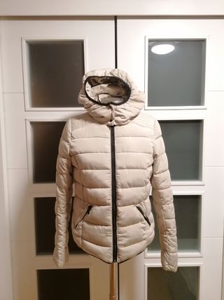 Parka plumifero beige claro Mango