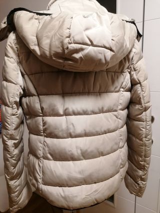 Parka plumifero beige claro Mango