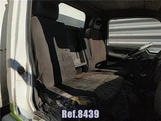 Ref.8439 asiento del. dcho. Nissan CABSTAR 35.13