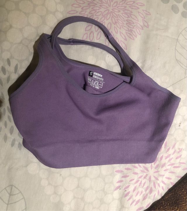 Top deportivo morado