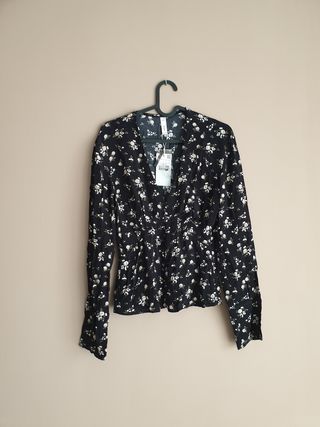 Blusa fluida Mango escote pico (sin estrenar)