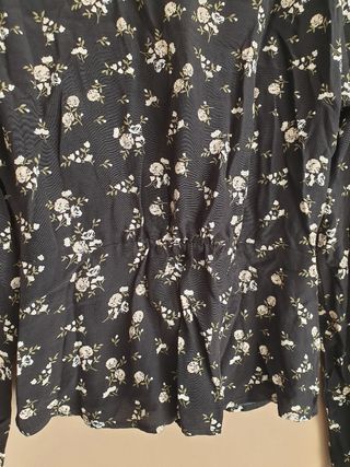 Blusa fluida Mango escote pico (sin estrenar)