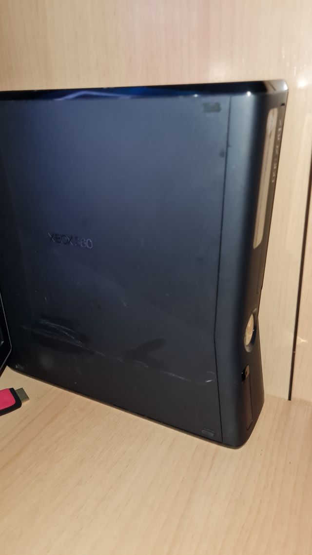 videoconsola xbox con accesorios y juegos