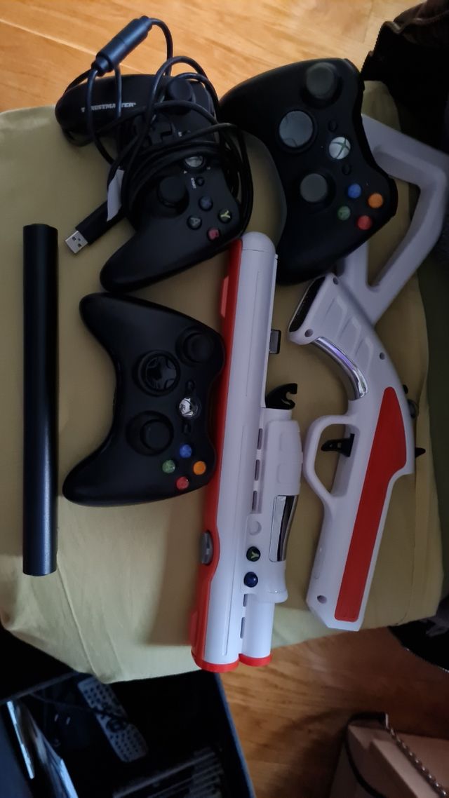 videoconsola xbox con accesorios y juegos