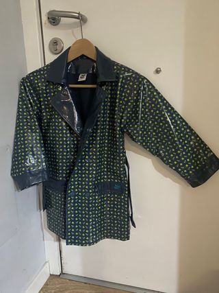 Abrigo y chubasqueros