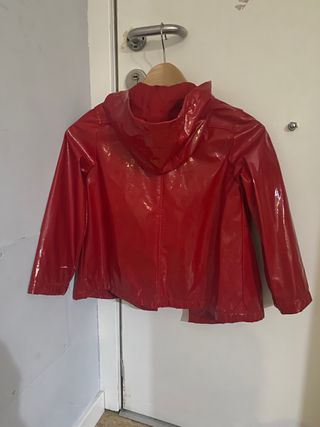 Abrigo y chubasqueros