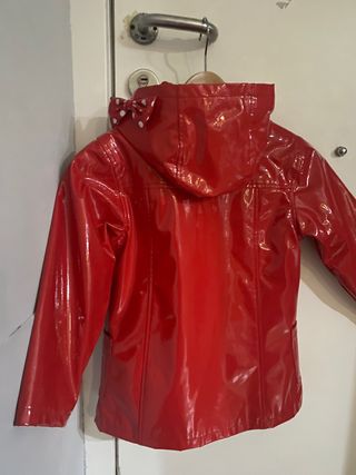 Abrigo y chubasqueros