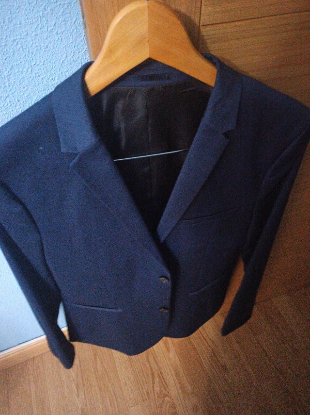 traje chaqueta y pantalón azul hombre