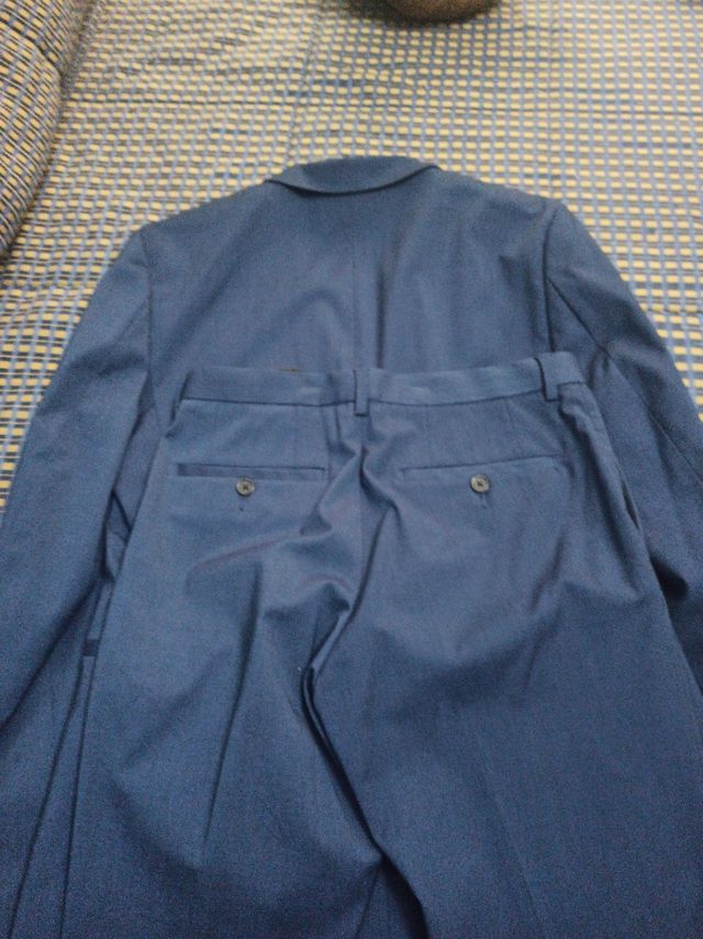 traje chaqueta y pantalón azul hombre