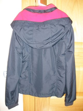 Chaqueta repelente al agua con polar por dentro