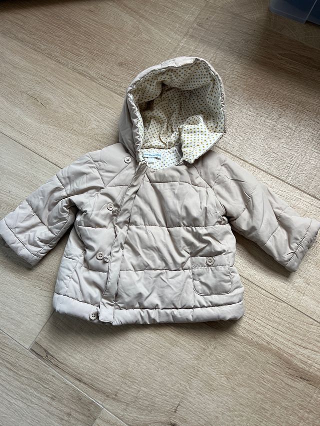 Chaqueta, anorak, buzo , guantes .