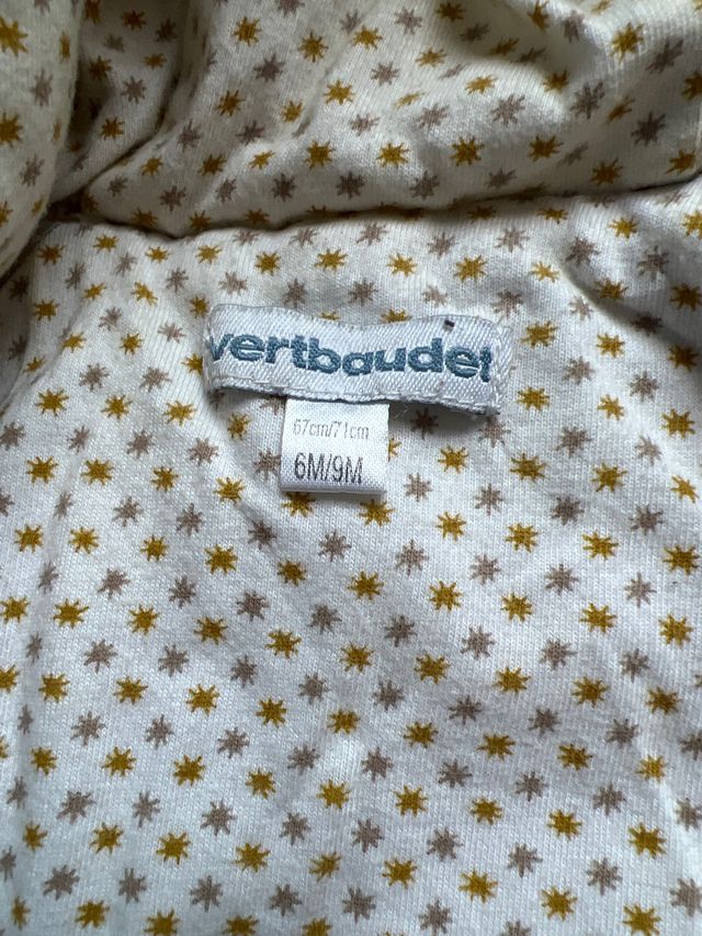 Chaqueta, anorak, buzo , guantes .