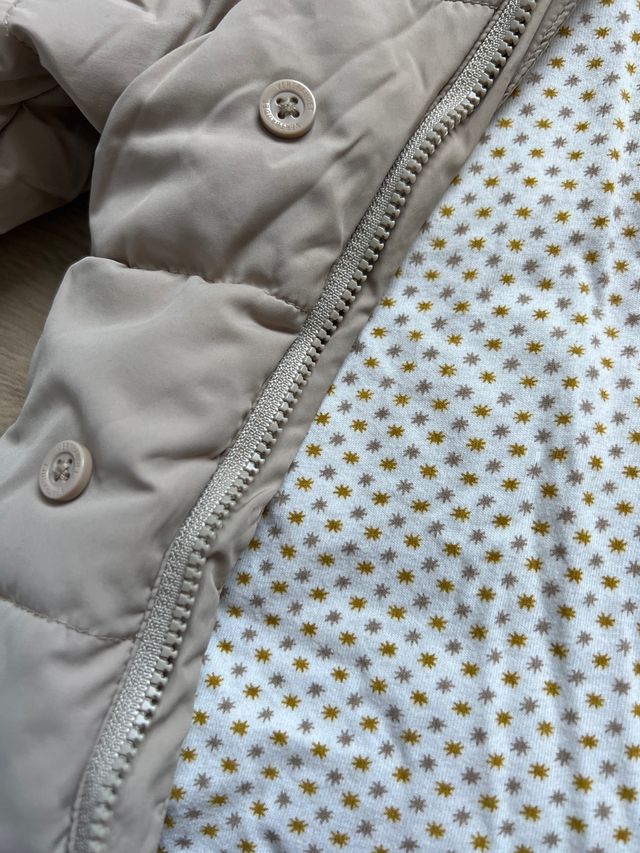 Chaqueta, anorak, buzo , guantes .