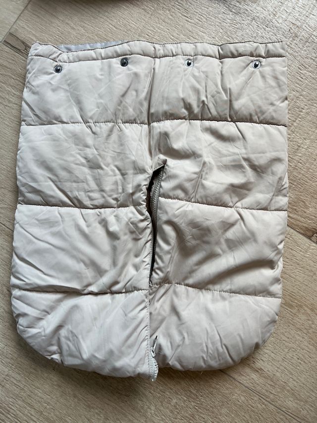 Chaqueta, anorak, buzo , guantes .