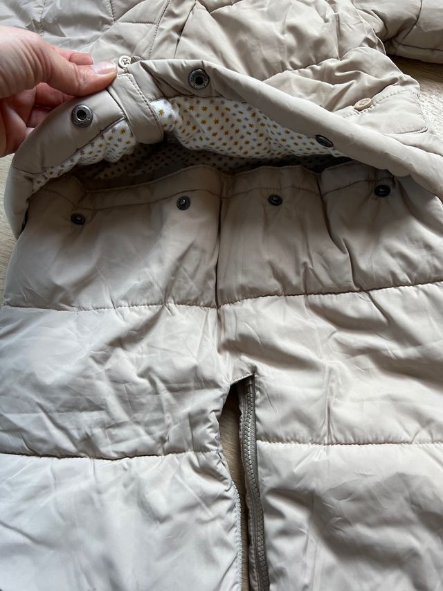 Chaqueta, anorak, buzo , guantes .