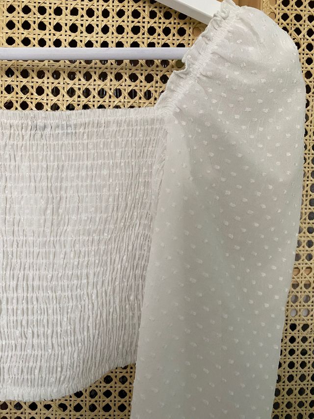 Blusa crop de color blanco - nueva