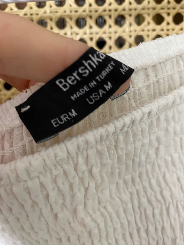 Blusa crop de color blanco - nueva