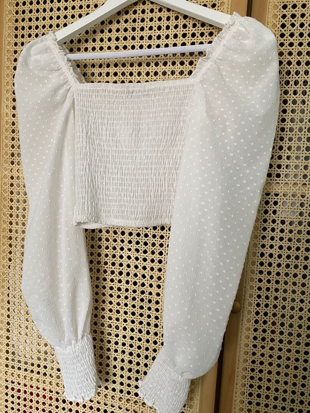 Blusa crop de color blanco - nueva