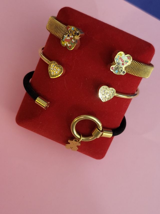 pulseras, conjuntos, etc... To us