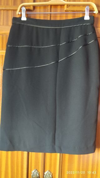 REBAJADA.FALDA RECTA CREP.  CASI SIN USO 2/3 veces