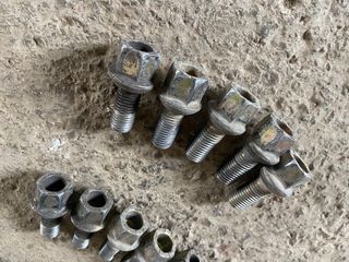 Tornillos llantas hierro con protectores 