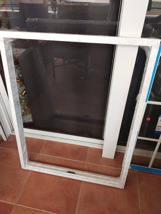 Ventana aluminio corredera con barrotillos 100X80 de segunda mano por