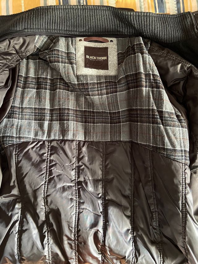 Chaqueta acolchada Hombre. Negro suave.