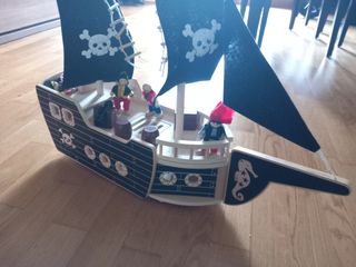 Barco pirata de madera