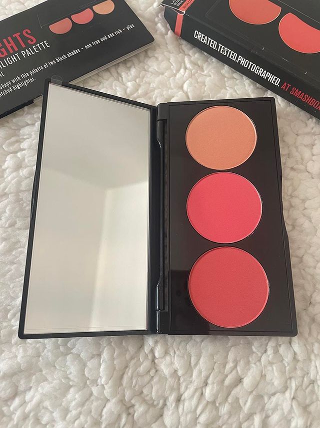 Palette blush e illuminante in Culver City Coral