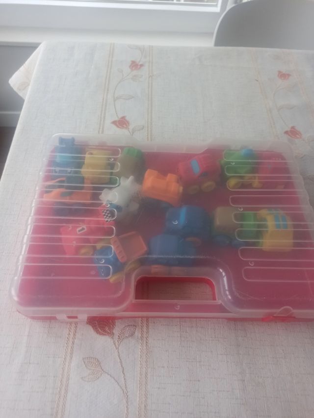 maletín con coches para niños pequeños