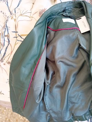 CAZADORA PIEL CRUZADA COLOR VERDE TALLA 38