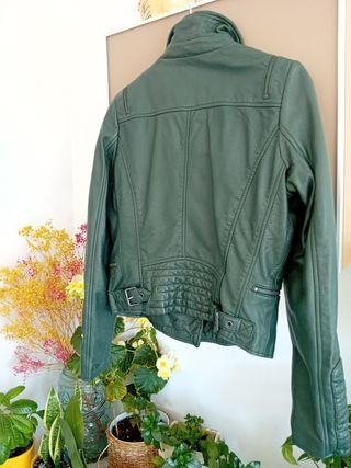 CAZADORA PIEL CRUZADA COLOR VERDE TALLA 38