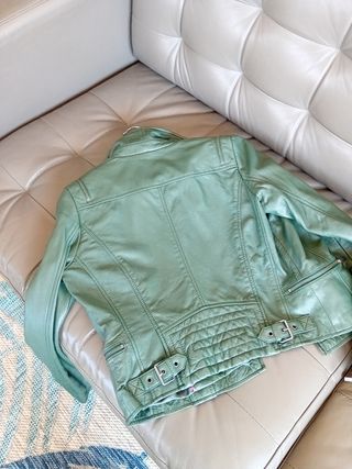 CAZADORA PIEL CRUZADA COLOR VERDE TALLA 38