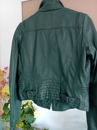 CAZADORA PIEL CRUZADA COLOR VERDE TALLA 38