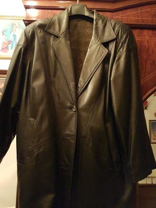 chaquetón de cuero y abrigos de piel de pelo*