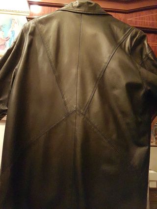 chaquetón de cuero y abrigos de piel de pelo*