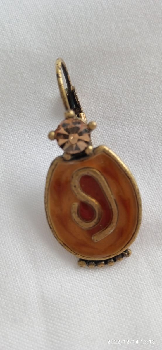 conjunto de gargantilla y pendientes 