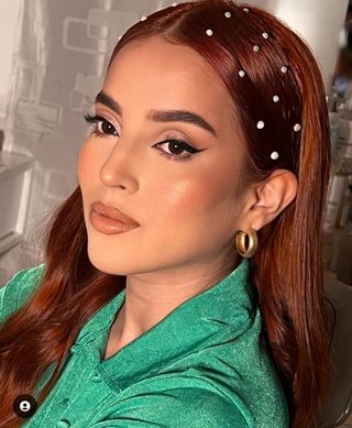 MAQUILLAJE Y PEINADOS