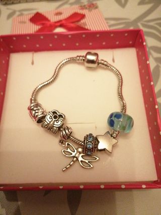 pulsera con 6 charm