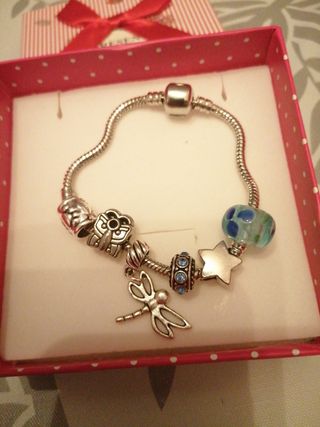 pulsera con 6 charm