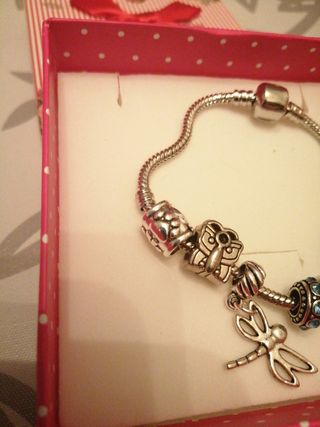 pulsera con 6 charm