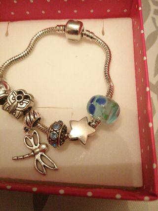pulsera con 6 charm