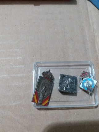Tres insignias 