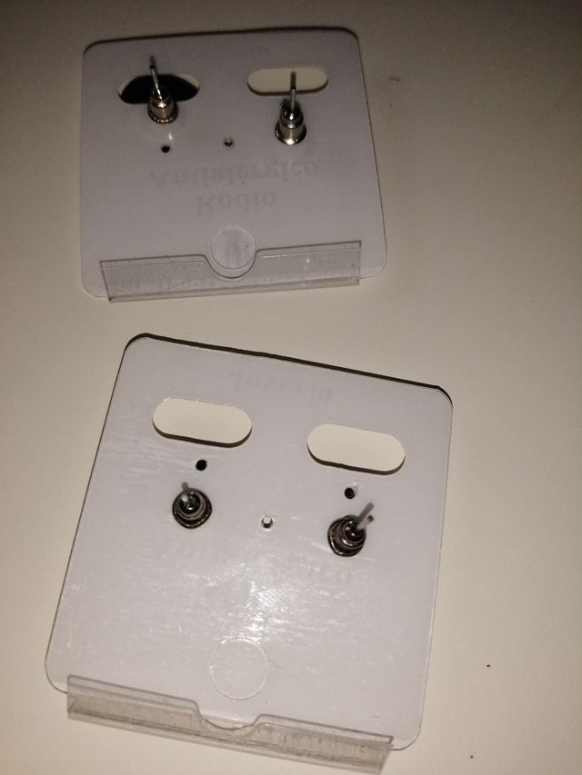 pendientes brillantes violetas y azules