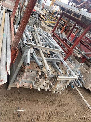Andamios y piezas sueltas en venta 