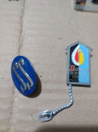 Dos insignias 