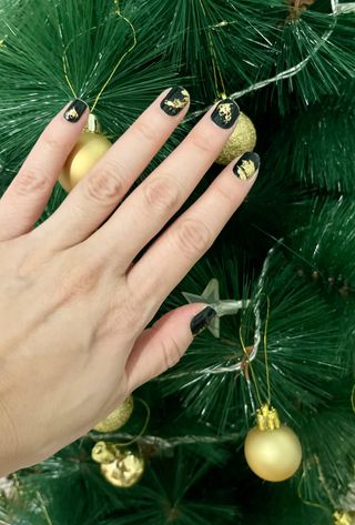 Esmalte adhesivo manicura ideal para fiestas 